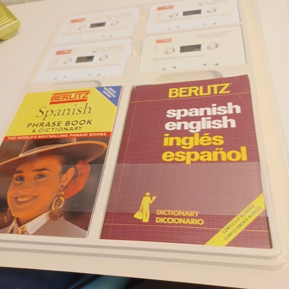 Berlitz Learn Spanish Cassette And Book Set - Picture 8 of 9